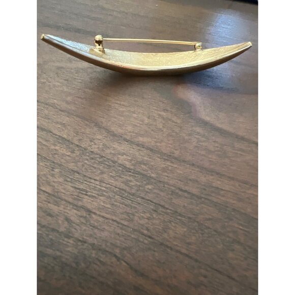 Crown Trifari Vintage Rare Brooch Brushed Goldtone Moon Leaf Elegant - Picture 6 of 7